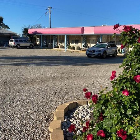 Paddle Steamer Motel Swan Hill Exterior photo