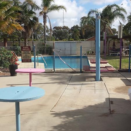 Paddle Steamer Motel Swan Hill Exterior photo